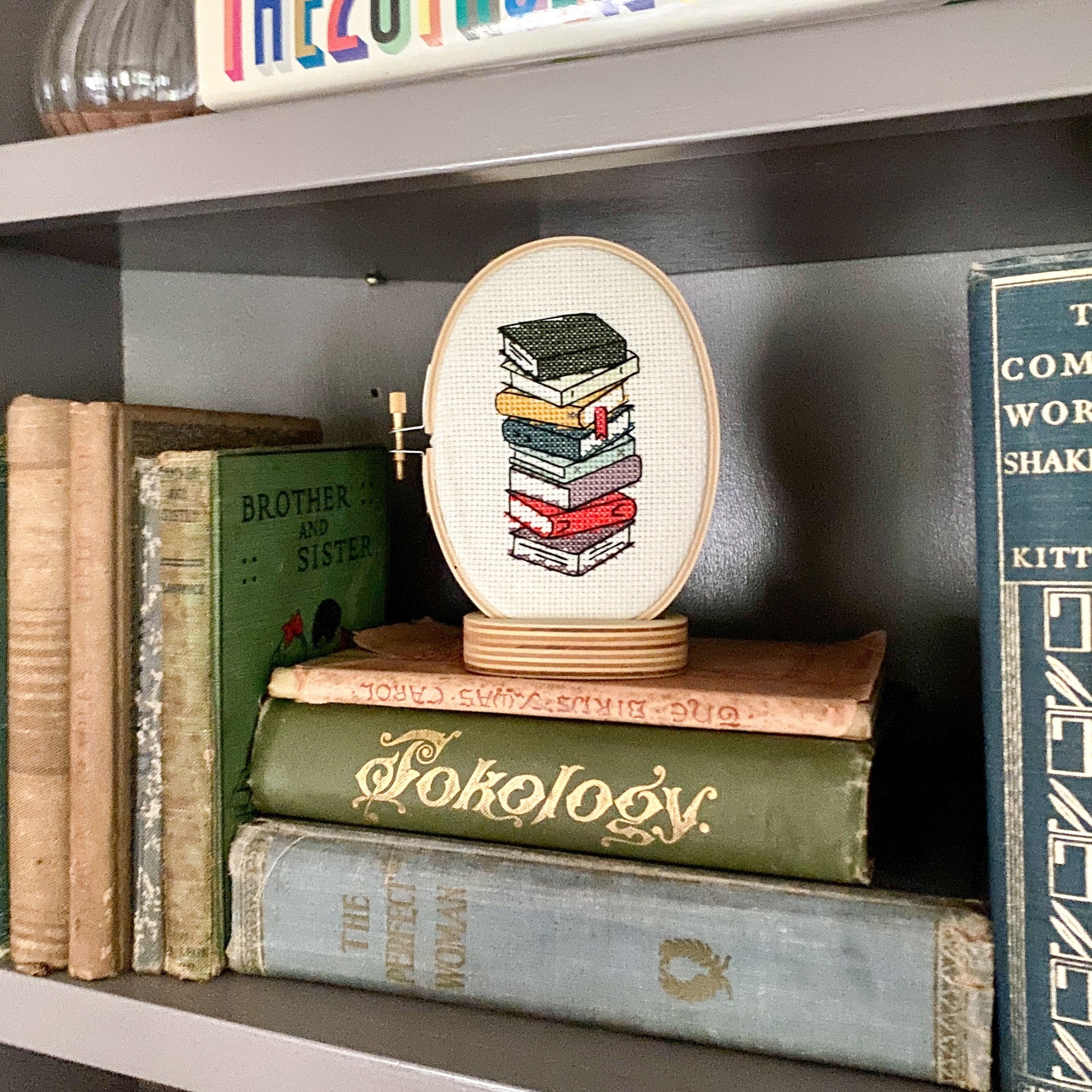 Hoop Props - Lucky Jonquil - Decor